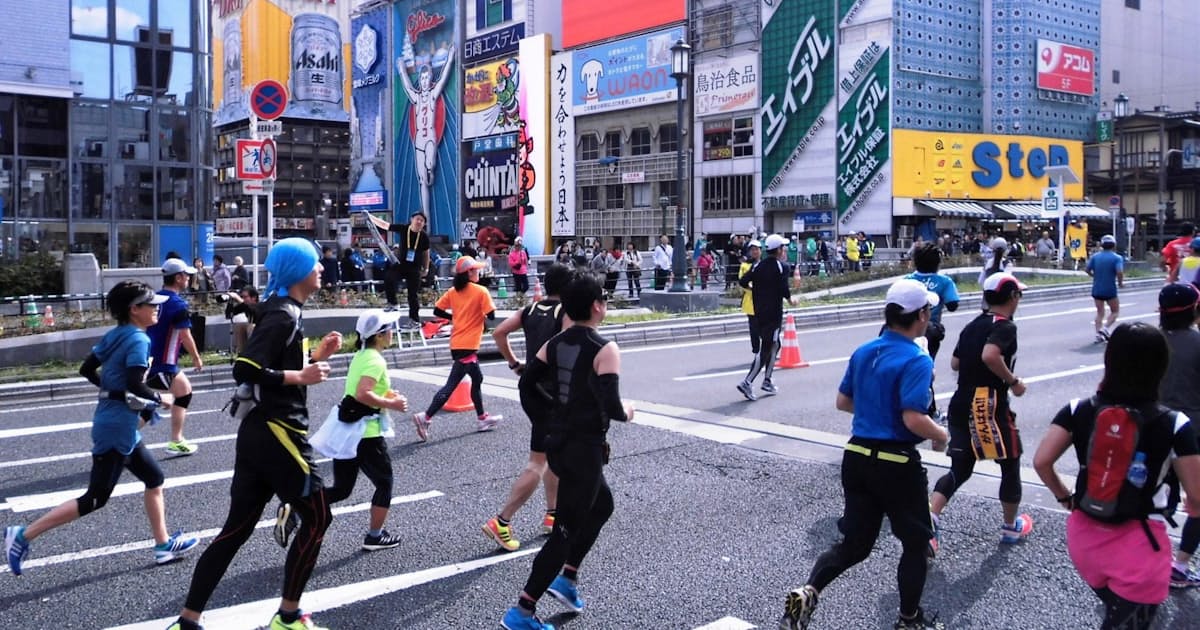 腰痛抱えマラソン連戦 終盤に いつもの私 日本経済新聞 腰痛抱えマラソン連戦 終盤に いつもの私 日本経済新聞