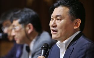 6日、楽天の三木谷浩史社長は緊急会見を開き、政府が一部市販薬のネット販売の制限を決めたことに強く抗議した