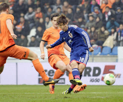 サッカー日本代表 強豪オランダと2 2で引き分け 日本経済新聞