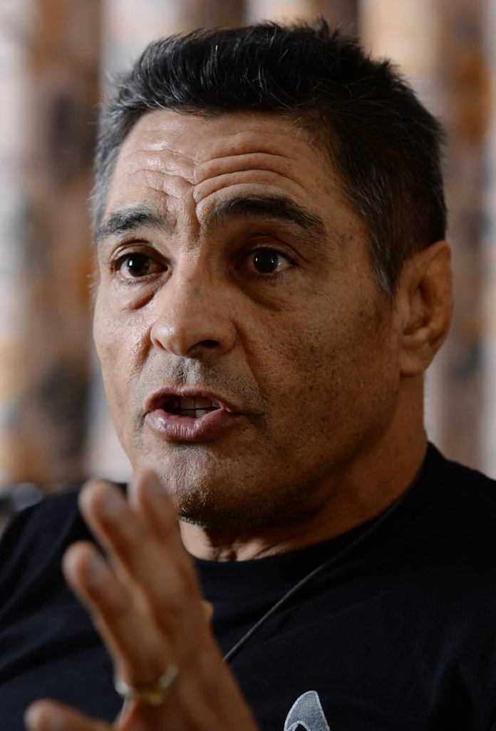 格闘家ヒクソン 恐怖心は味方 不安は敵で最強伝説 日本経済新聞 格闘家ヒクソン 恐怖心は味方 不安は敵で最強伝説 日本経済新聞