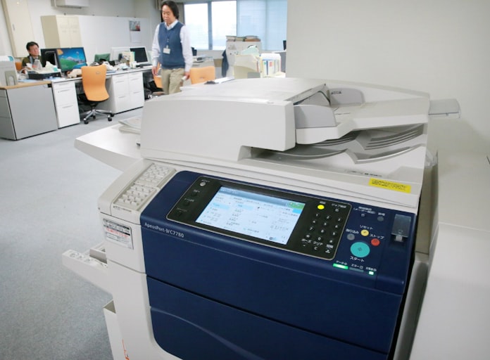 狙われるオフィスの複合機 対策放置が招く情報漏えい 日本経済新聞