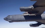 米国防総省が防空識別圏を通過したと発表した爆撃機「B52」=ロイター