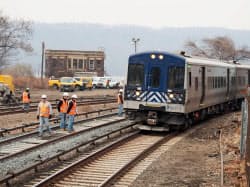 Nyの列車事故 全線で運転再開 写真 共同 日本経済新聞