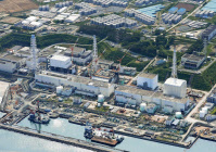 地上タンクからの汚染水の漏えい対策が大きな課題になっている東京電力福島第1原発=共同 地上タンクからの汚染水の漏えい対策が大きな課題になっている東京電力福島第1原発=共同