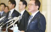 記者会見で辞職を正式に表明する猪瀬都知事（19日、都庁）