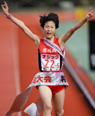 男子は山梨学院大付初v 女子は豊川 全国高校駅伝 日本経済新聞 男子は山梨学院大付初v 女子は豊川 全国高校駅伝 日本経済新聞