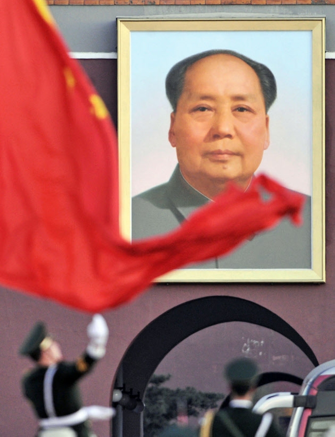 毛沢東 生誕1年 存在感高まるこの1年 日本経済新聞