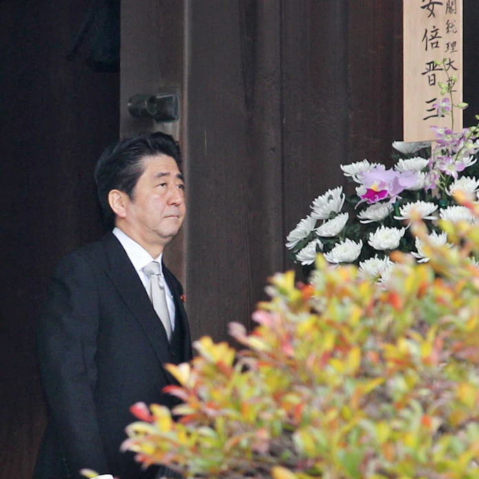 靖国参拝で狭まる外交の選択肢 首相 保守色強める 日本経済新聞