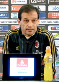 Acミランが監督解任 本田の定位置争いに影響も 日本経済新聞 Acミランが監督解任 本田の定位置争いに影響も 日本経済新聞