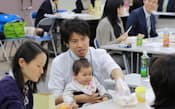住友生命の育休中、育児中の社員向け昼食会には男性も参加(東京都中央区)