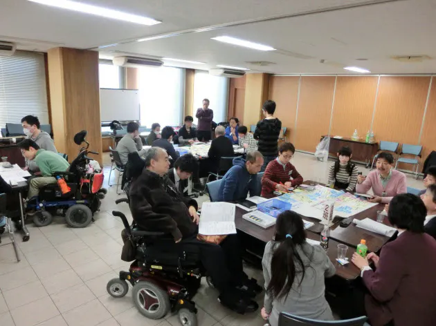 車いす妨げる点字ブロック バリアフリーの盲点 Nikkei Style 車いす妨げる点字ブロック バリアフリーの盲点 Nikkei Style