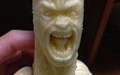 「マジギレバナナ」。怒った表情を彫った