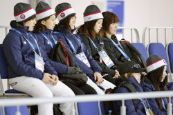アイスホッケー女子 米国と独の強化試合を観戦 日本経済新聞