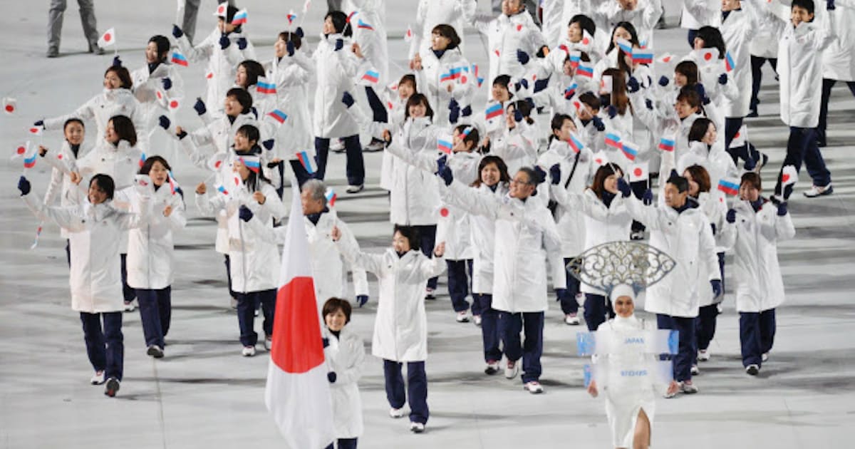 日本選手団入場 日の丸とロシア国旗振り笑顔で行進 日本経済新聞 日本選手団入場 日の丸とロシア国旗振り笑顔で行進 日本経済新聞
