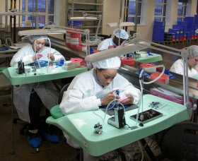 デトロイトで高級腕時計 米製造業復活の象徴めざす 日本経済新聞 デトロイトで高級腕時計 米製造業復活の象徴めざす 日本経済新聞