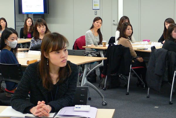 オリックスは若手女性社員を対象にセミナーを開いている(東京・港区) オリックスは若手女性社員を対象にセミナーを開いている(東京・港区)