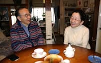 プチ別居で夫源病を乗り越えた本間留都子さん(右)と夫の清史さん(神戸市)