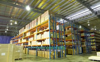 マレーシアのパーツセンターには約3万点もの補修部品が配備されている