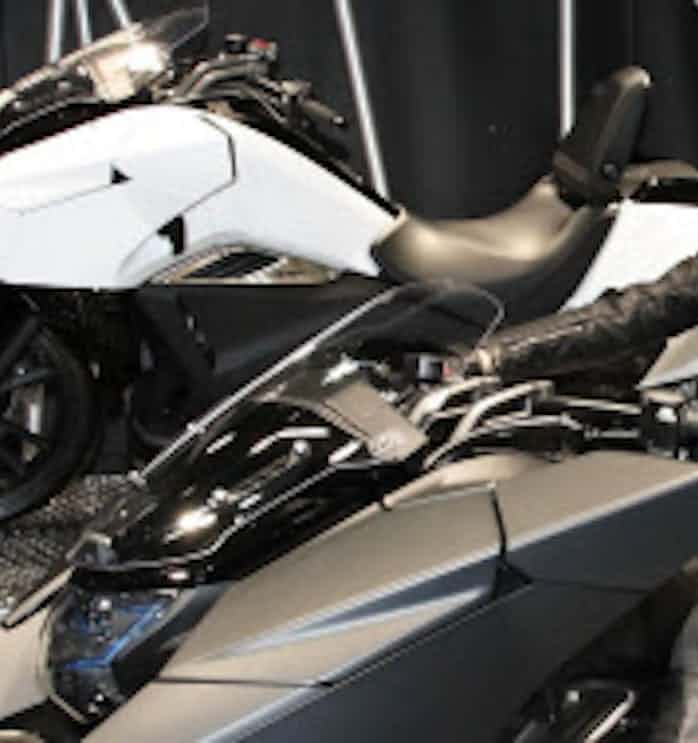 ホンダ 大型バイクの新製品 近未来をイメージ 日本経済新聞