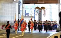 環状2号線が開通し、パレードする東京消防庁音楽隊(29日午前、東京都港区)