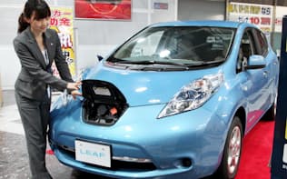 日産の電気自動車(EV)「リーフ」は販売の苦戦が続く(東京都品川区)