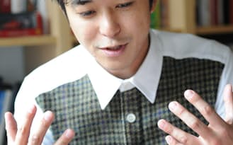 小橋賢児（こはしけんじ）
1979年東京都生まれ。88年、8歳で子役としてデビュー。
1996年映画『スワロウテイル』（監督　岩井俊二）やドラマ『ちゅらさん』（2001年）など数々のドラマ・映画に出演。2007年、俳優活動を休業し渡米 。2012年、初の長編映画「DON'T STOP!」で映画監督デビュー。現在はULTRA JAPANのクリエイティブディレクターもつとめる。