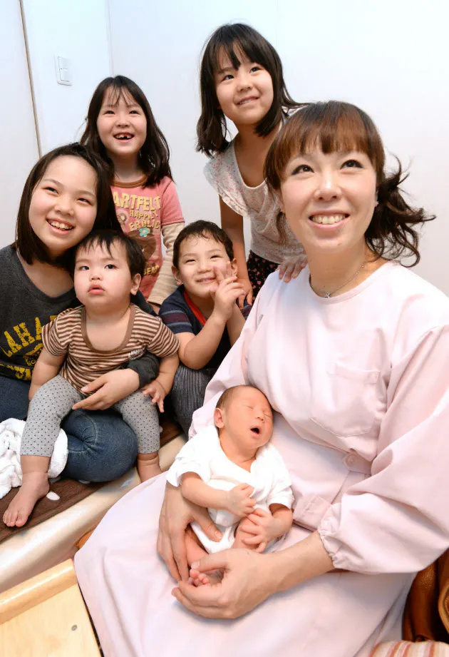 10人の子育て 大阪の助産師ママ 細腕奮闘記 Nikkei Style