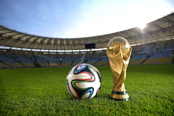 スポーツを科学する 高速パスサッカー向き W杯公式球 ブラズーカ 日本経済新聞 スポーツを科学する 高速パスサッカー向き W杯公式球 ブラズーカ 日本経済新聞