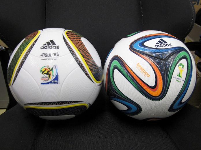 スポーツを科学する 高速パスサッカー向き W杯公式球 ブラズーカ 日本経済新聞