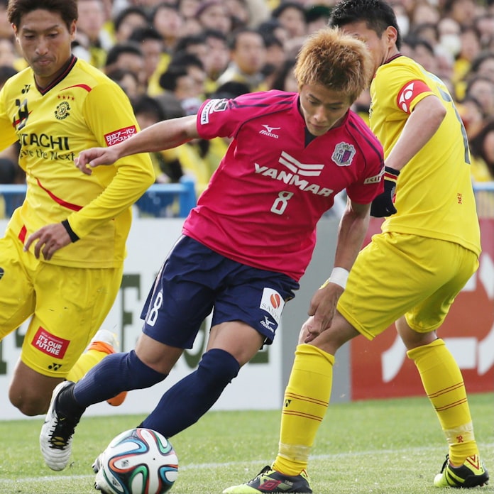 スポーツを科学する 高速パスサッカー向き W杯公式球 ブラズーカ 日本経済新聞 スポーツを科学する 高速パスサッカー向き W杯公式球 ブラズーカ 日本経済新聞