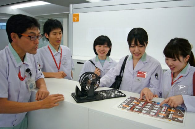 自分で選ぶよりくじ引き 自由席職場に異変あり Nikkei Style 自分で選ぶよりくじ引き 自由席職場に異変あり Nikkei Style