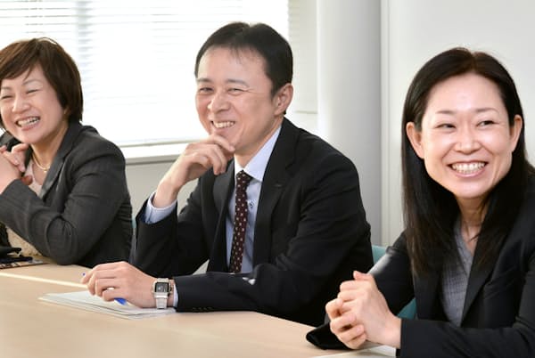 座談会で討論する(右から)田口、川上、神元の各氏 座談会で討論する(右から)田口、川上、神元の各氏