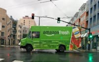 サンフランシスコ市内を走るアマゾン・フレッシュの配送トラック