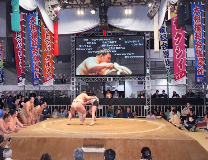 大相撲超会議場所 若者で盛況 動画は8万4000人視聴 日本経済新聞