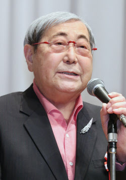 中高年の性愛 大胆に描く 渡辺淳一さん死去 日本経済新聞 中高年の性愛 大胆に描く 渡辺淳一さん死去 日本経済新聞
