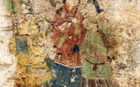 高松塚古墳石室の西壁に描かれた女子群像(文化庁提供)