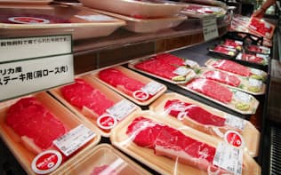精肉売り場に並ぶ米国産牛肉(都内のスーパー)