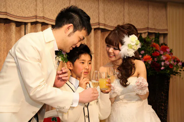 再婚挙式 主役は子ども 新しい家族の絆披露 Nikkei Style 再婚挙式 主役は子ども 新しい家族の絆披露 Nikkei Style