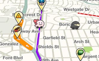 Wazeは利用者が提供するデータに基づいた渋滞情報などをスマホで提供している