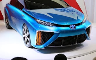 トヨタが「福岡モーターショー2014」に出展した燃料電池自動車(FCV)「FCVコンセプト」