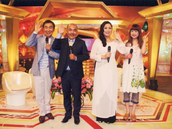 新婚さん ベトナムへ 長寿番組が開いた道 1 日本経済新聞 新婚さん ベトナムへ 長寿番組が開いた道 1 日本経済新聞