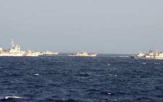 南シナ海・西沙諸島周辺における中国の艦船=共同