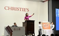 クリスティーズ香港で昨年5月に開かれたオークション
CHRISTIE'S IMAGES LTD. 2014