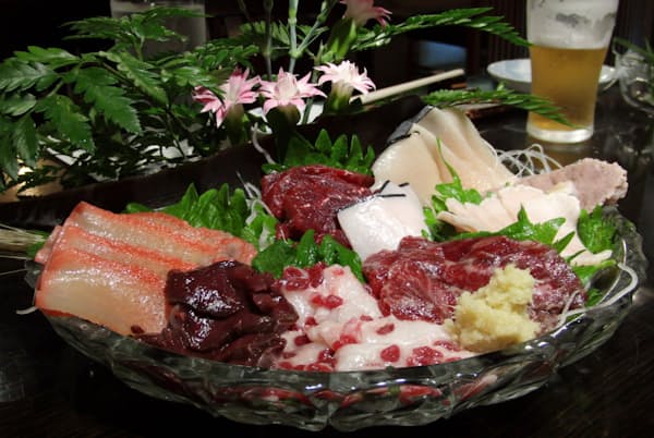 意外と知らないクジラ肉のこと 流通ルートや味は Nikkei Style 意外と知らないクジラ肉のこと 流通ルートや味は Nikkei Style