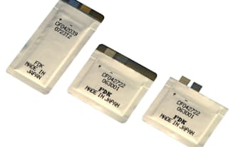 FDKが開発した薄型リチウム電池。ビーコンをポスターの裏に仕込むといった際に活用できる