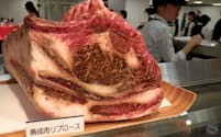 伊勢丹新宿本店の催事にも熟成肉の塊がお目見えし、注目を集めていた