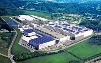 亀山第2工場(三重県亀山市)では次世代パネルを量産する