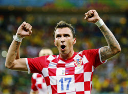 クロアチアが初勝利 W杯 スペインは敗退 日本経済新聞