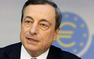 欧州中央銀行のドラギ総裁=共同