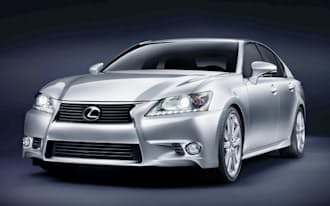 トヨタ、レクサスで初の小型SUV 独高級車3強追う: 日本経済新聞